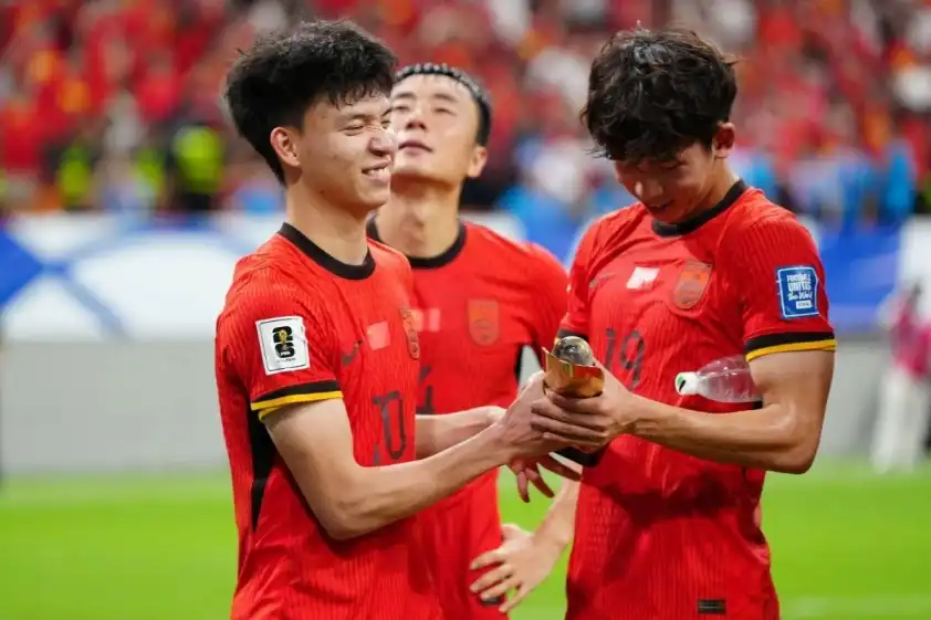 Hai đội bước vào trận đấu với tâm thế đối lập, 1 bên chuẩn bị cho World Cup 2026 còn một bên đã không còn cơ hội tham dự. Hai đội bước vào trận đấu với tâm thế đối lập, 1 bên chuẩn bị cho World Cup 2026 còn một bên đã không còn cơ hội tham dự.